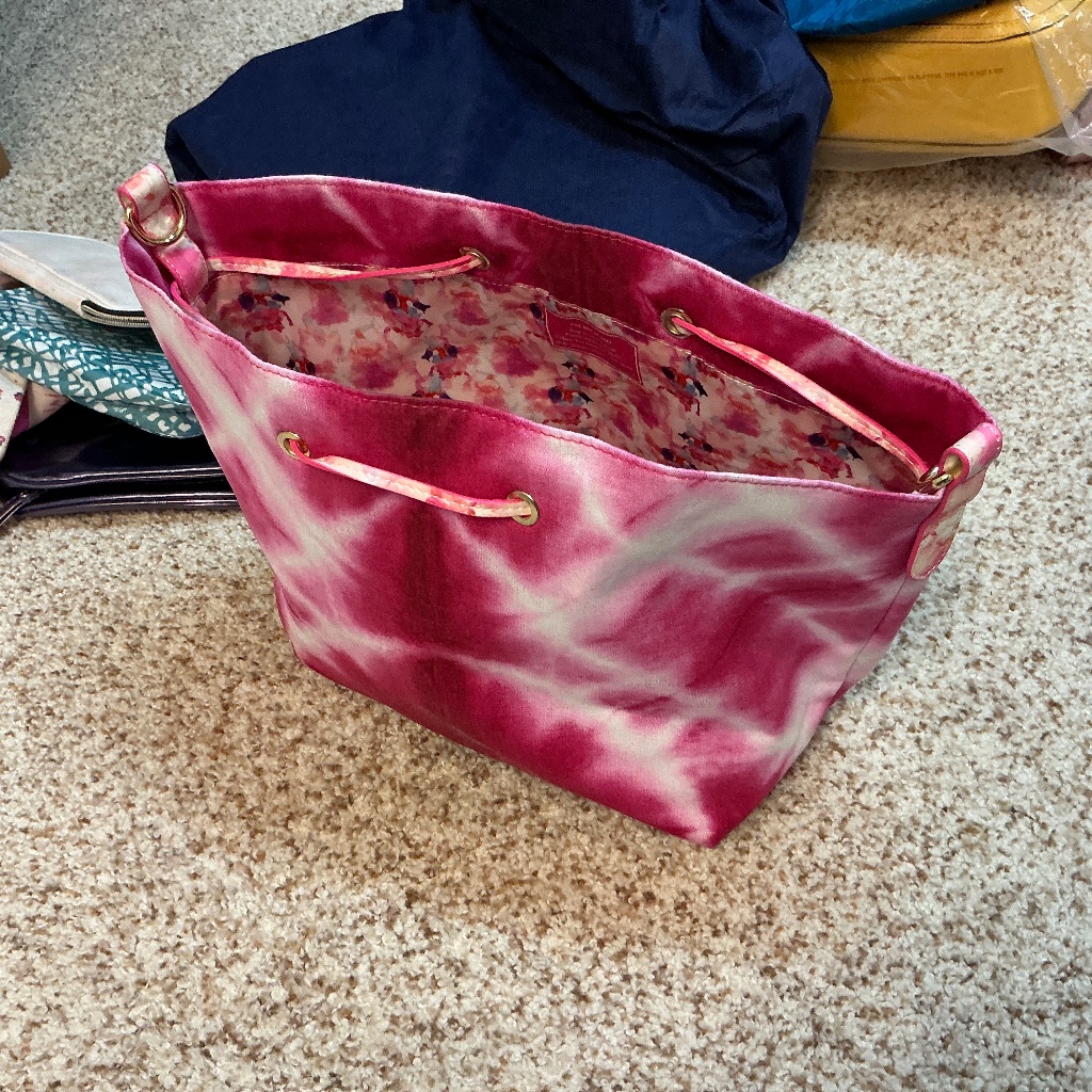 Este Lauder Pink And White Brand New Cosmetic Bag Adjustable Strap Handle